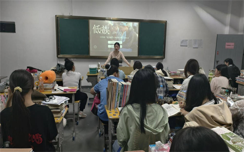 我校各班級開展“拒做低頭族，抬頭贏未來”