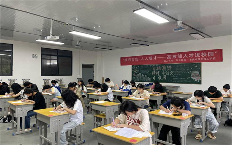 傳承文化精粹 書寫青春風(fēng)采—我校舉行2025年校