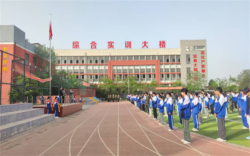 青春奮進(jìn)正當(dāng)時—吉安市理工技工學(xué)校早操紀(jì)